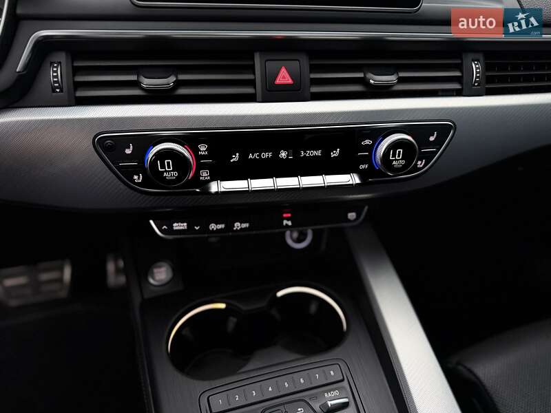 Седан Audi A4 2019 в Львові