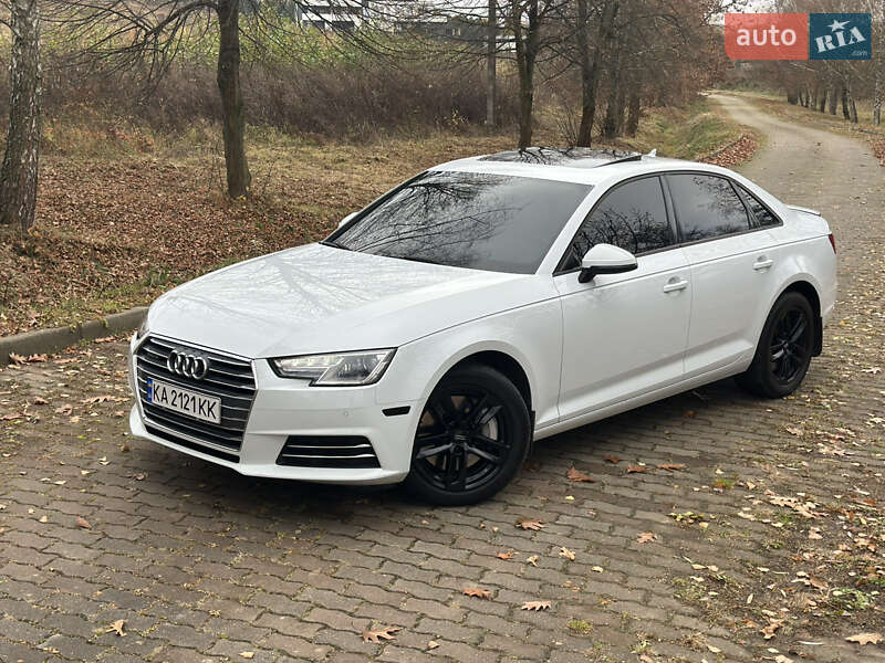 Седан Audi A4 2016 в Львове