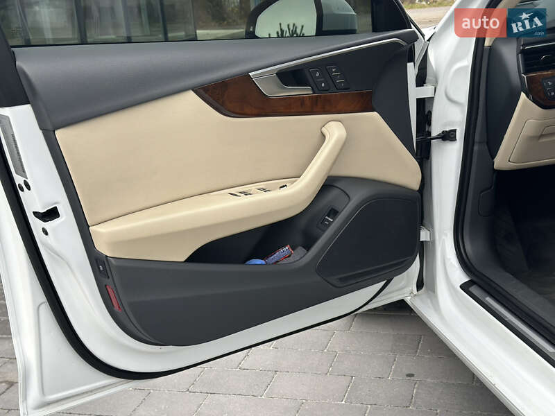 Седан Audi A4 2016 в Львове