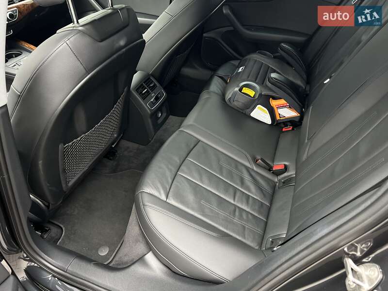 Седан Audi A4 2018 в Запоріжжі