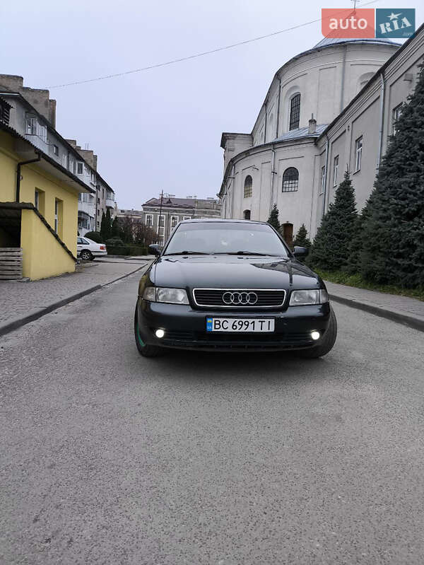 Седан Audi A4 1998 в Золочеве