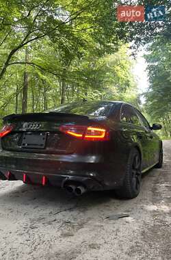 Седан Audi A4 2013 в Львове