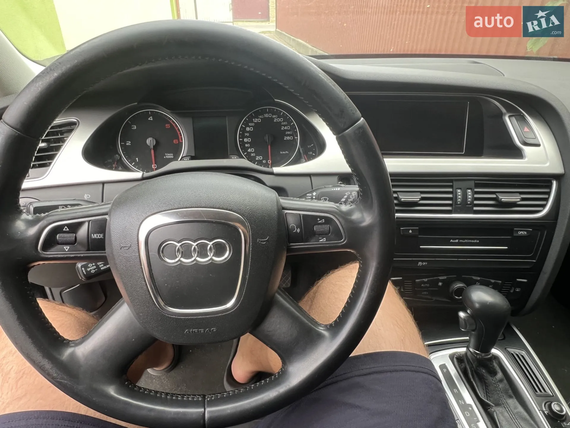 2010 Audi A4 - мініатюра 2