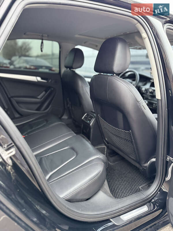 Седан Audi A4 2011 в Києві