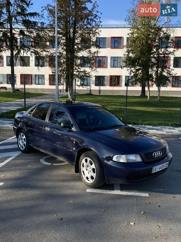 Седан Audi A4 1996 в Буче