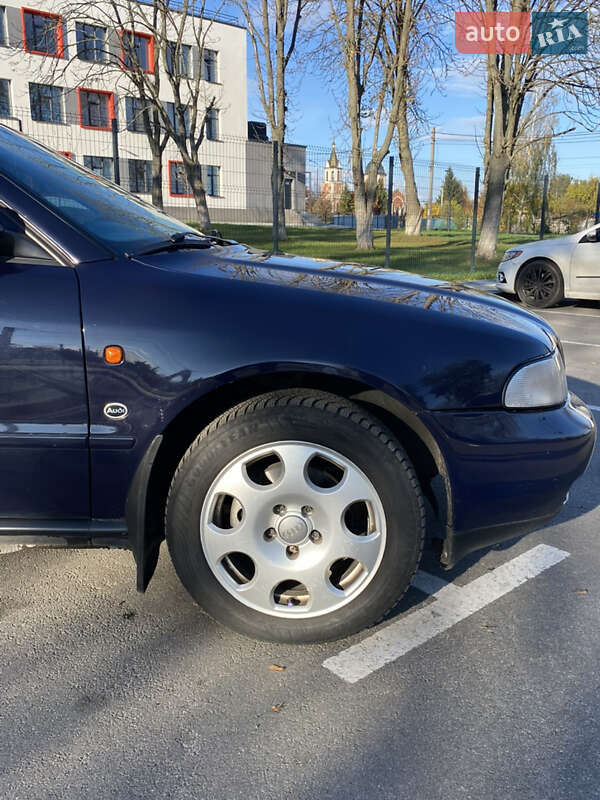 Седан Audi A4 1996 в Буче