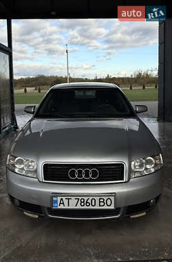 Седан Audi A4 2004 в Перегінське