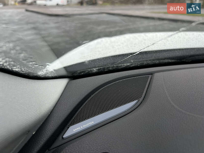 Седан Audi A4 2016 в Мостиске