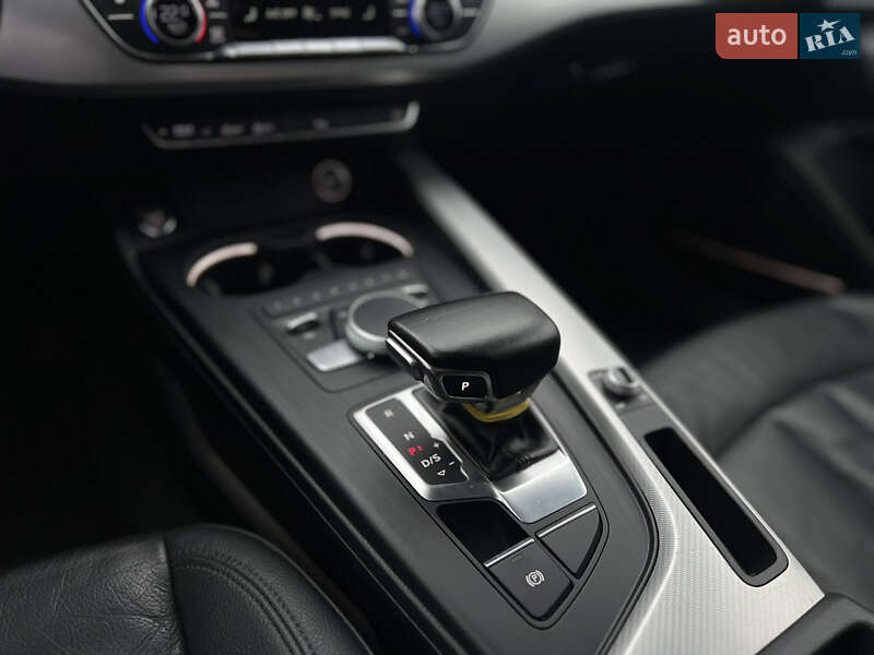 Седан Audi A4 2016 в Мостиске