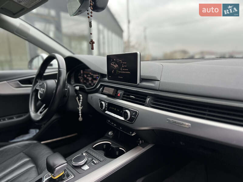 Седан Audi A4 2016 в Мостиске