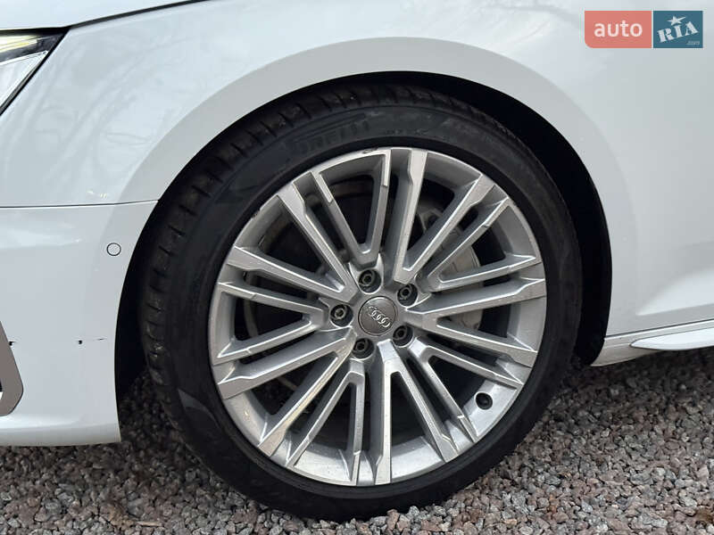 Седан Audi A4 2018 в Стрию