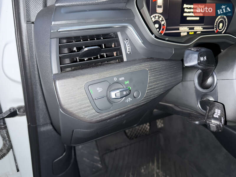 Седан Audi A4 2018 в Стрию