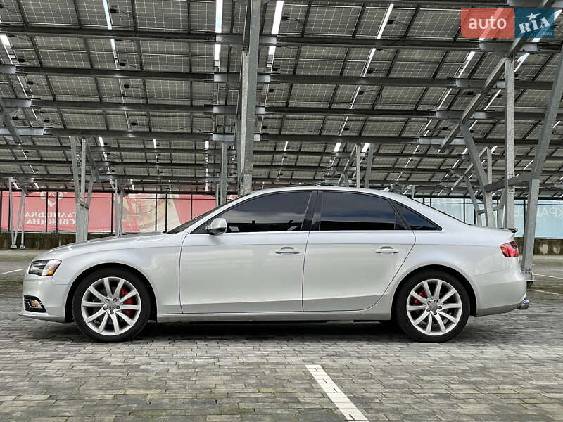 Седан Audi A4 2013 в Львове
