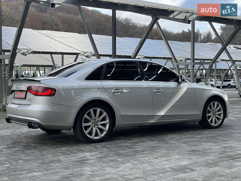 Седан Audi A4 2013 в Львове