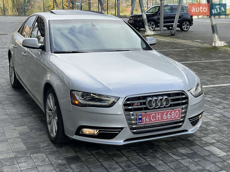 Седан Audi A4 2013 в Львове