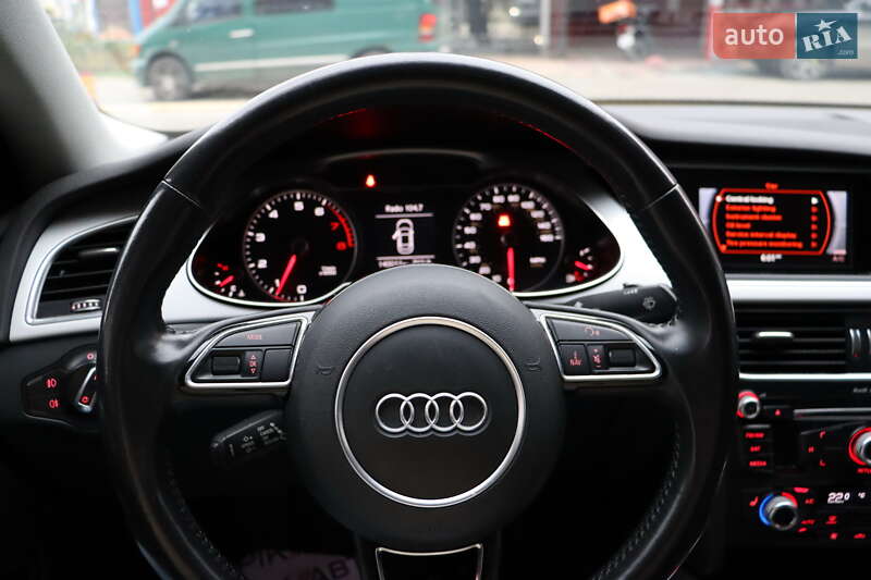 Седан Audi A4 2015 в Львові
