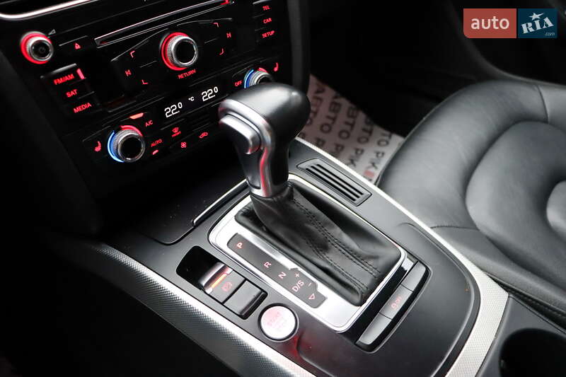 Седан Audi A4 2015 в Львові