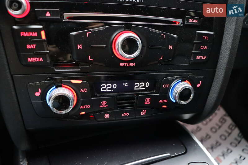 Седан Audi A4 2015 в Львові