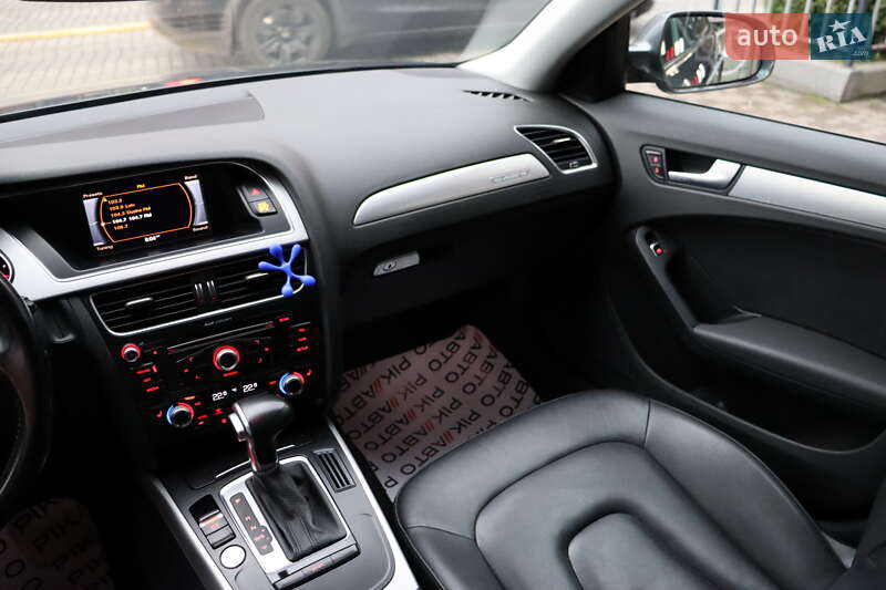 Седан Audi A4 2015 в Львові