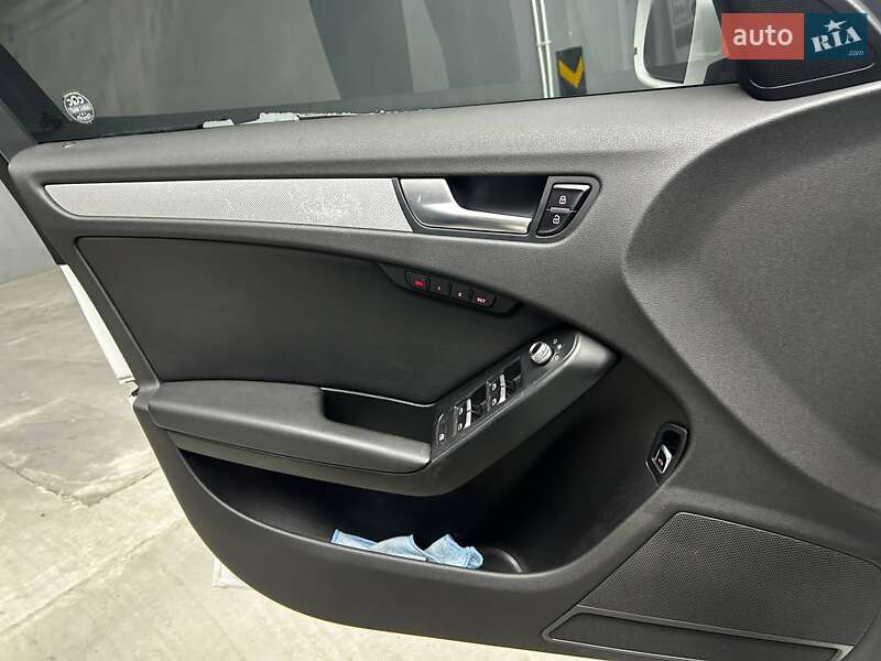 Седан Audi A4 2012 в Черновцах