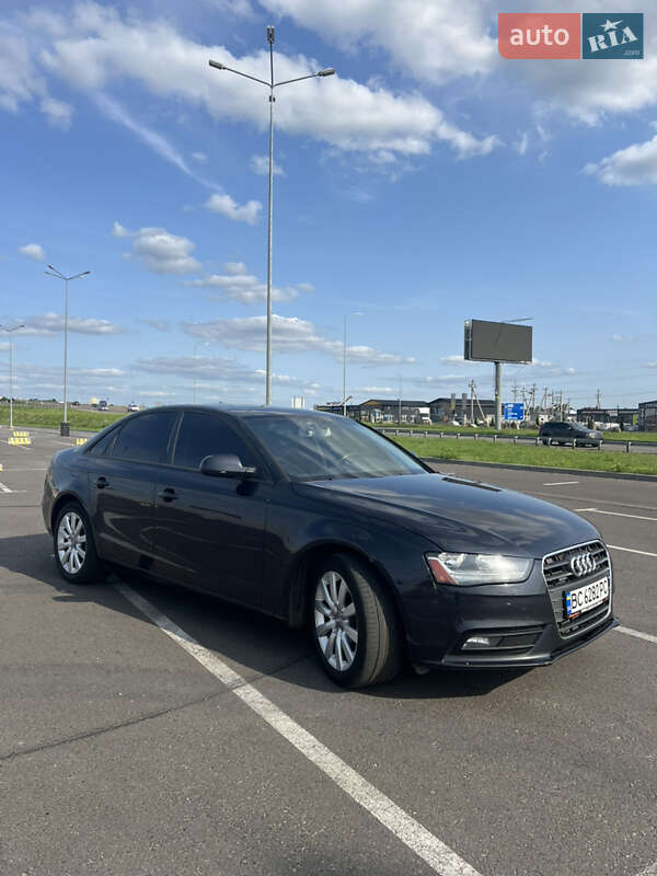 Седан Audi A4 2013 в Львові