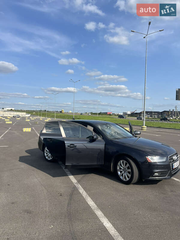 Седан Audi A4 2013 в Львові