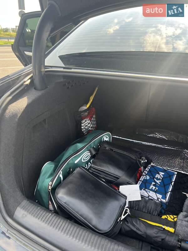 Седан Audi A4 2013 в Львові