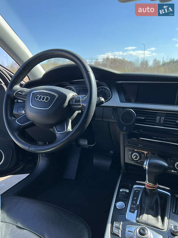Седан Audi A4 2014 в Львові