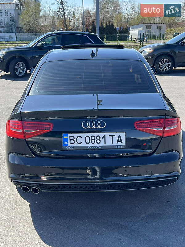 Седан Audi A4 2014 в Львові