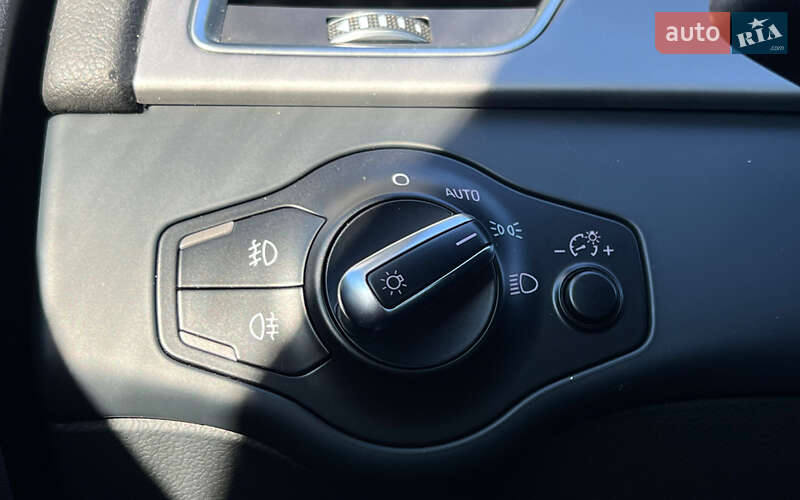 Седан Audi A4 2014 в Львові