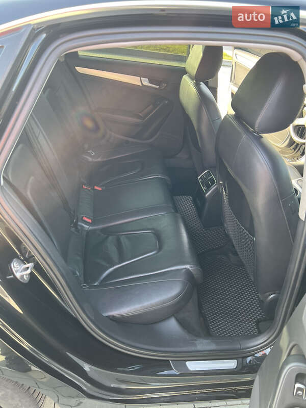 Седан Audi A4 2012 в Хмельницькому