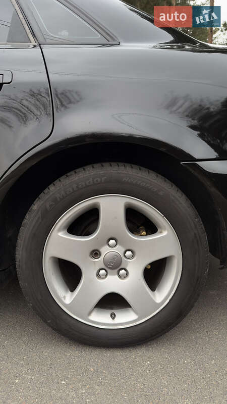 Седан Audi A4 1996 в Бородянці