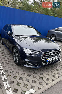 Седан Audi A4 2016 в Киеве