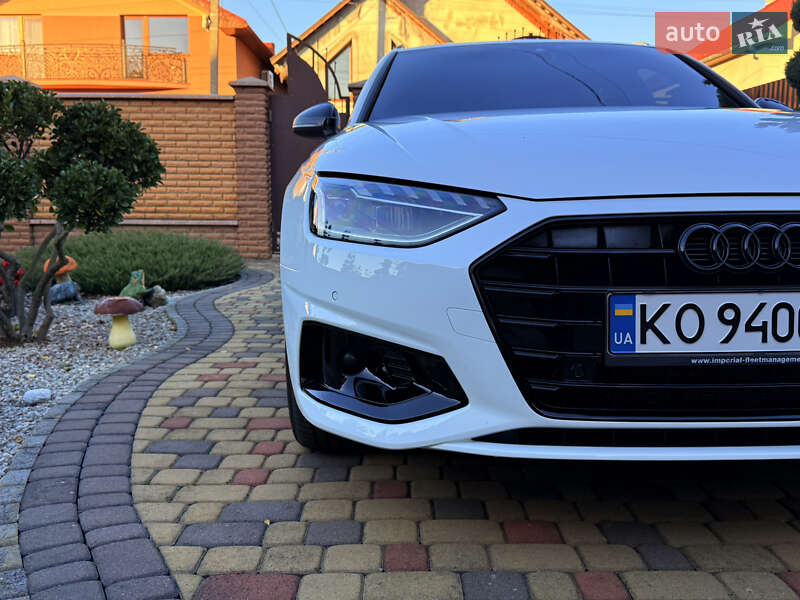 Универсал Audi A4 2022 в Мукачево