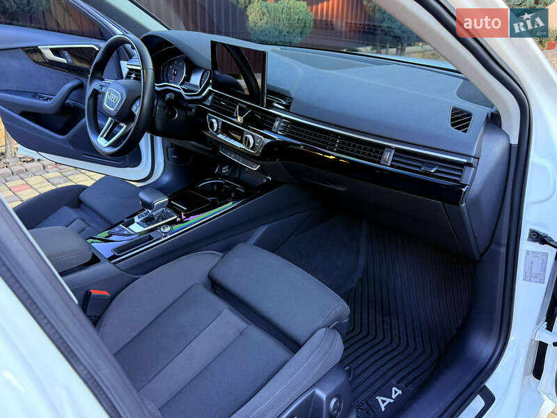 Универсал Audi A4 2022 в Мукачево