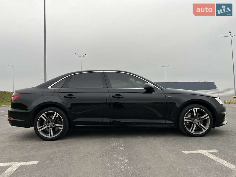 Седан Audi A4 2018 в Львові