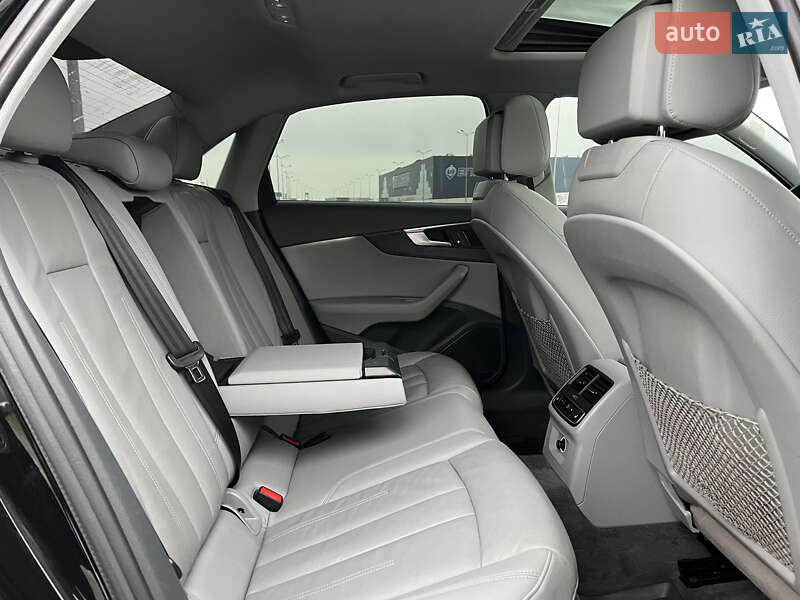 Седан Audi A4 2018 в Львові