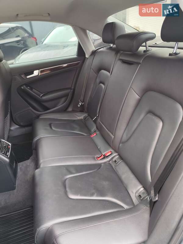 Седан Audi A4 2015 в Чернігові