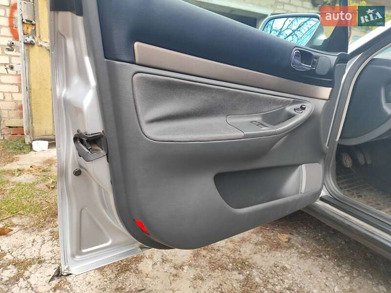 Седан Audi A4 1999 в Павлограді