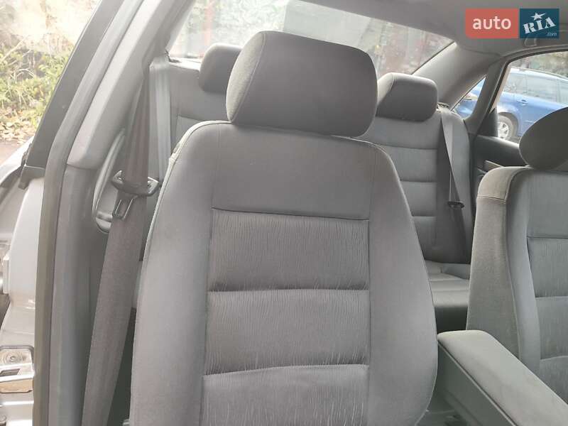 Седан Audi A4 1999 в Павлограді