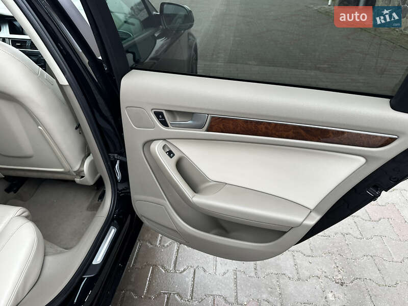 Седан Audi A4 2011 в Дунаївцях