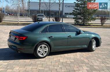 Седан Audi A4 2016 в Львові