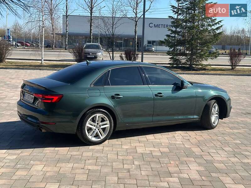Седан Audi A4 2016 в Львове