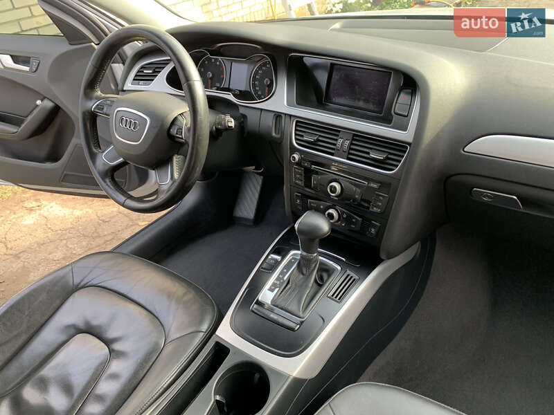 Седан Audi A4 2013 в Коростене