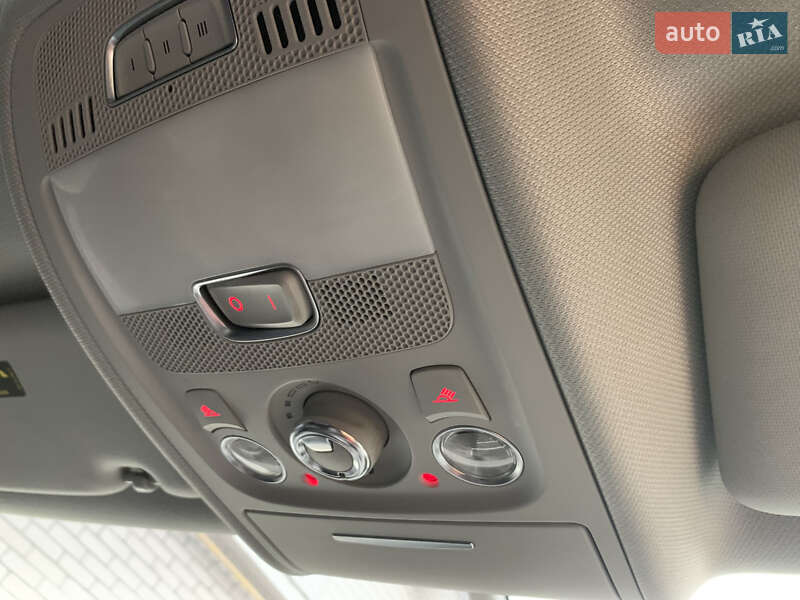 Седан Audi A4 2013 в Коростене