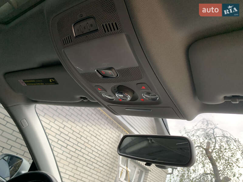 Седан Audi A4 2013 в Коростене