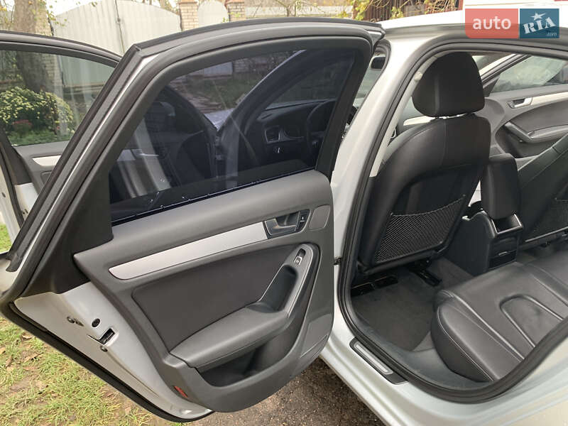 Седан Audi A4 2013 в Коростене