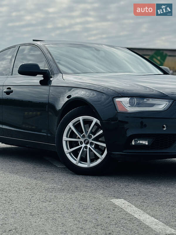 Седан Audi A4 2013 в Львове