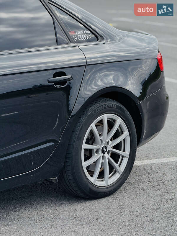 Седан Audi A4 2013 в Львове
