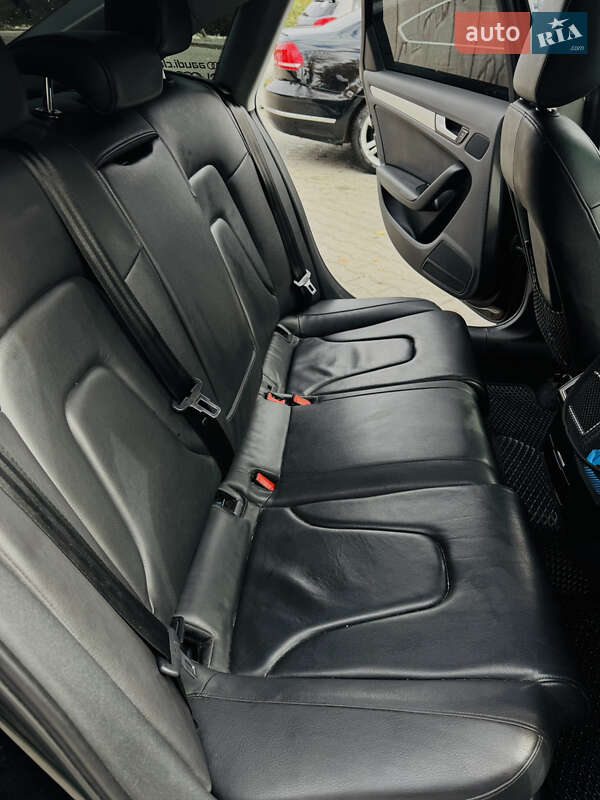 Седан Audi A4 2013 в Львове